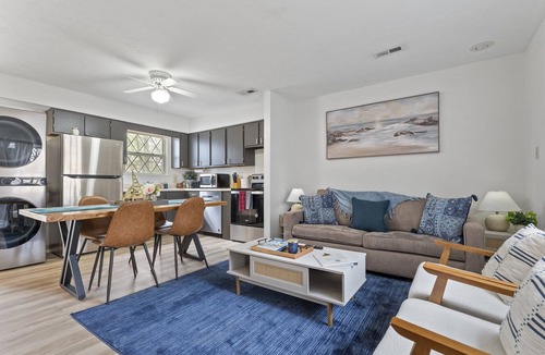Indian Point House | Lake Lodge 46 - Resort Next to Silver Dollar City!