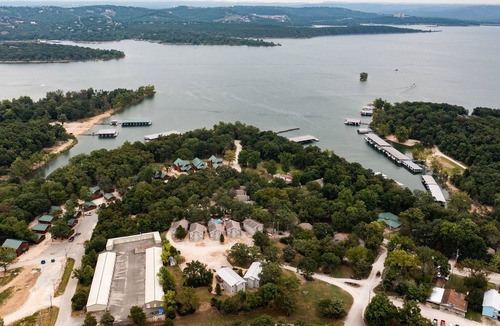Indian Point House | Lake Lodge D - Resort Next to Silver Dollar City!