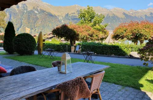 Iseltwald Hostel | Lake Lodge Hostel