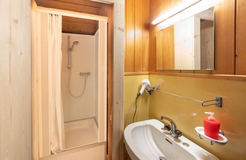Iseltwald Hostel | Lake Lodge Hostel
