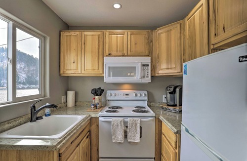 Loon Lake Cottage | Lake Loon 'Hillside' Cottage w/Private Deck!