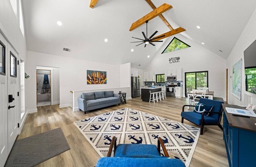 Speedwell House | Lake Loop Retreat w/Movie Theater & Private Dock