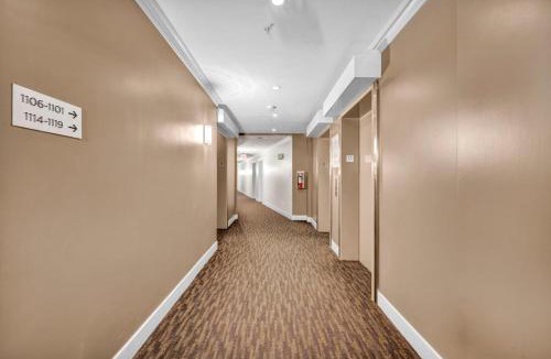 Ohio City Apartment | Lake Lux Penthouse Balcony Parking Gym