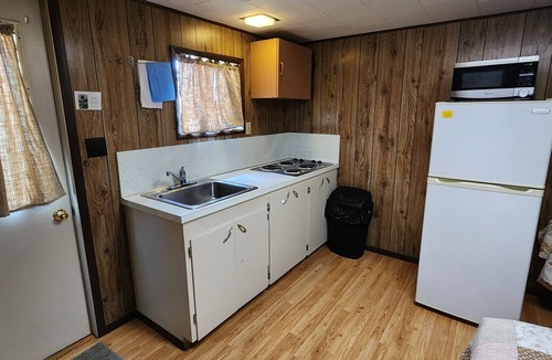 Lonergan Cabin | Lake Mac Lodge #3 - A welcoming cabin with AC in charming Lemoyne