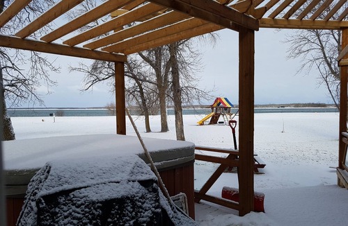 The Narrows House | Lake Manitoba Narrows - Lovely Lakefront Cottage