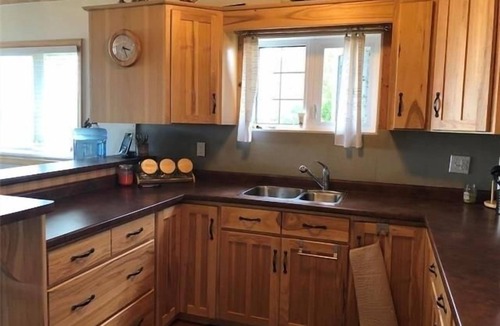 Eriksdale Cottage | Lake Manitoba Sugar Point 4 season Cozy Getaway