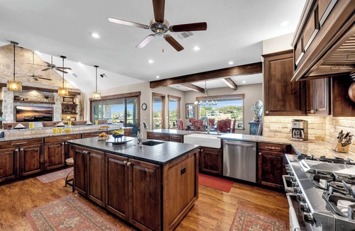 Marble Falls House | Lake Marble Falls on The Rocks | Concierge Service
