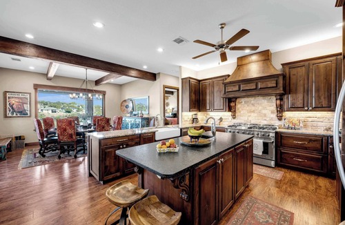 Marble Falls House | Lake Marble Falls on The Rocks | Concierge Service