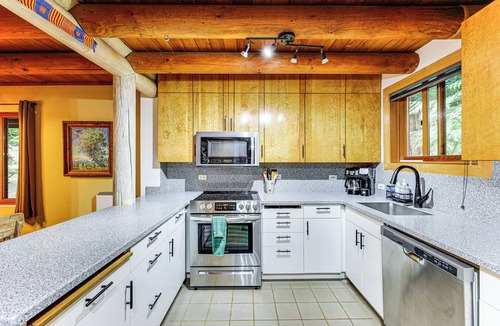 Duvall Cabin | Lake Margaret Access: Boho Log Cabin w/Backyard