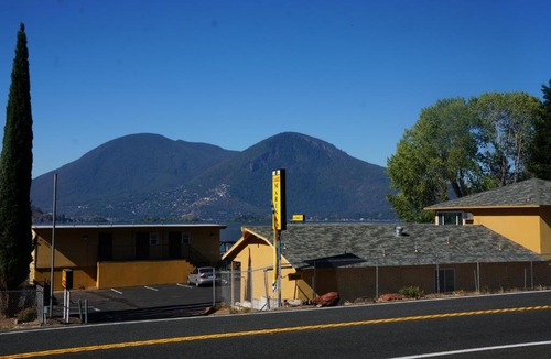 Wilbur Springs Hotel | Lake Marina Inn