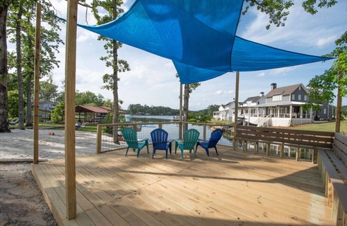 Dadeville House | Lake Martin Gem! Sandy Beach Kayaks Decks Views