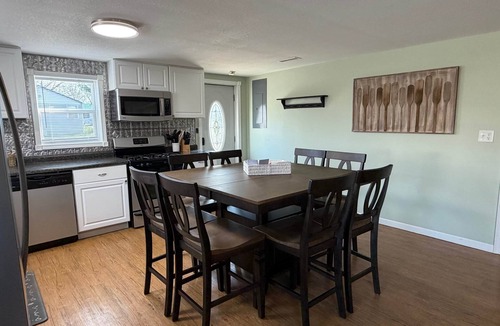 Janesville House | Lake Mattoon Hideaway