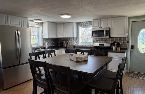 Janesville House | Lake Mattoon Hideaway