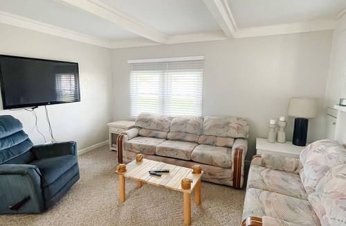 Lonergan House | Lake McConaughy Cabin within walking distance to beach!