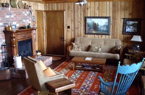 Agpar Cabin | Lake McDonald Cabin Inside Glacier National Park