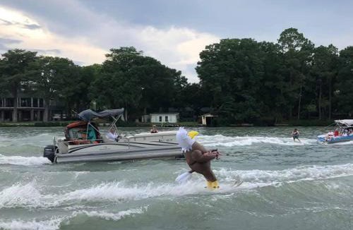 McQueeney House | Lake McQueeney Boat Haus | Sleeps 25 | Water & Fun