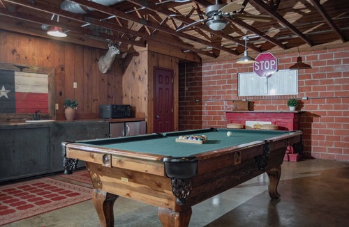 McQueeney Other | Lake Mcqueeney Family Farmhouse-Pool Table-Ping Pong~Sleeps 16