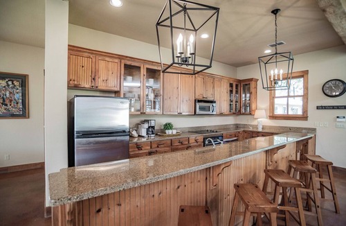 McQueeney Other | Lake Mcqueeney Family Farmhouse-Pool Table-Ping Pong~Sleeps 16
