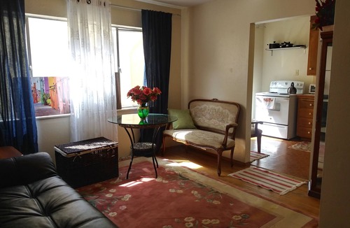 Grand Lake Apartment | LAKE MERRITT STUDIO # 3 Great location & Value