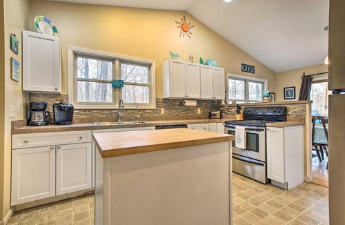 Mears House | Lake Michigan Gem < Half-Mi to Private Beach!
