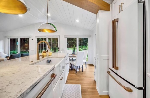 Montague Cottage | Lake Michigan Group Getaway | 2 Cottages | Beach Access