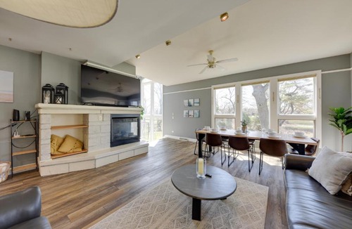 Racine House | Lake Michigan Vacation Rental w/Private Beach!