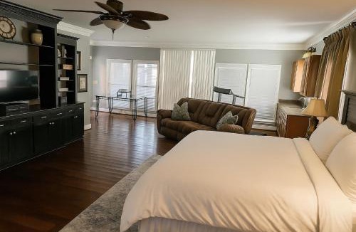 Gilbert House | Lake Murray 4BR | Dock + Hot Tub, Gilbert