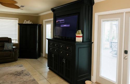 Gilbert House | Lake Murray 4BR | Dock + Hot Tub, Gilbert