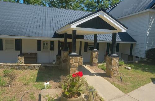 Gilbert House | Lake Murray 4BR | Dock + Hot Tub, Gilbert