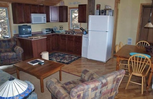 Bracebridge Cottage | Lake Muskoka, Island, 2 BR, Ideal for Couples & Small Grps - 4 max