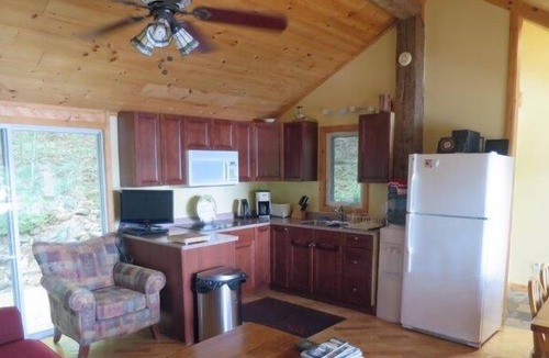 Bracebridge Cottage | Lake Muskoka, Island, 2 BR, Ideal for Couples & Small Grps - 4 max