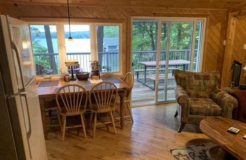 Bracebridge Cottage | Lake Muskoka, Island, 2 BR, Ideal for Couples & Small Grps - 4 max