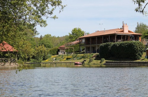 Mouilleron-Saint-Germain Apartment | Lake Noble: the holiday cottage with pond, pool and spa in the heart of nature