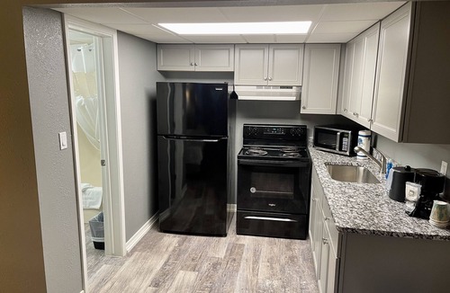 Henderson Hotel | Lake Norfork Resort