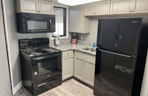 Henderson Hotel | Lake Norfork Resort