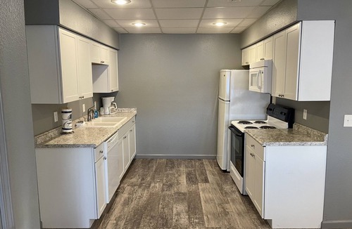 Henderson Hotel | Lake Norfork Resort