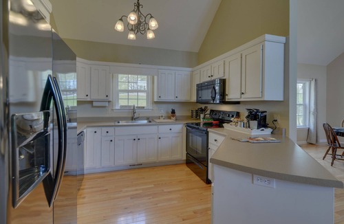 Blairsville House | Lake Nottely 4 bdrm cabin, game rm, sauna, mtn & lake views, dock, EV charger.