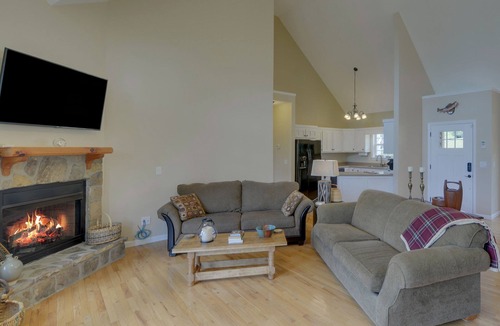 Blairsville House | Lake Nottely 4 bdrm cabin, game rm, sauna, mtn & lake views, dock, EV charger.