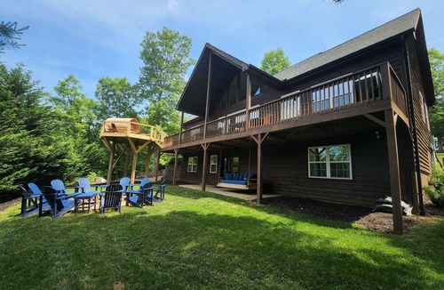 Blairsville House | Lake Nottely 4 bdrm cabin, game rm, sauna, mtn & lake views, dock, EV charger.