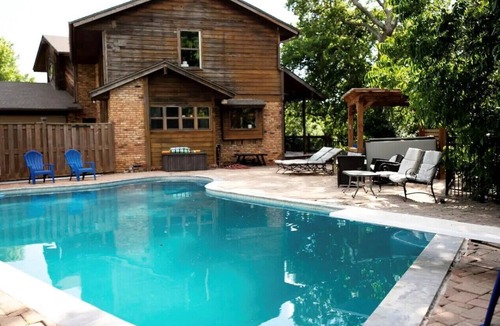 Warr Acres House | Lake Oasis w/Pool, Hot tub, Gym