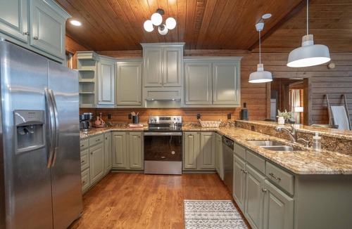 Eatonton Cabin | Lake Oconee Lake Front Cabin+Private Dock+Fire Pit+Fireplace+AMAZING VIEWS!