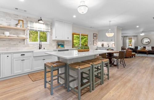 Eatonton House | Lake Oconee|Pet Friendly|4 King Suites|Kayaks +