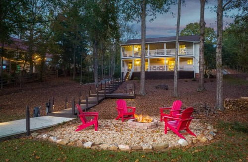 Eatonton House | Lake Oconee|Pet Friendly|4 King Suites|Kayaks +