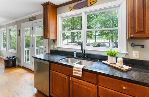 Eatonton House | Lake Oconee|Pet Friendly|Huge Dock|Big Views