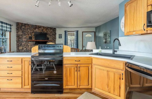 Goreville House | Lake of Egypt Waterfront Retreat: Deep Water Docks, Firepit & Kayaks