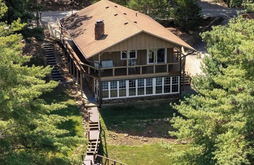 Goreville House | Lake of Egypt Waterfront Retreat: Deep Water Docks, Firepit & Kayaks