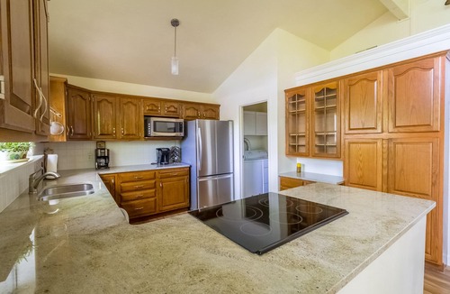 Sunrise Beach House | LAKE OF THE OZARKS-SPRING FISHING NOW- GREAT PLACE TO RELAX AND PLAY.