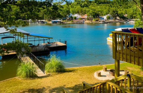 Sunrise Beach House | LAKE OF THE OZARKS-SPRING FISHING NOW- GREAT PLACE TO RELAX AND PLAY.