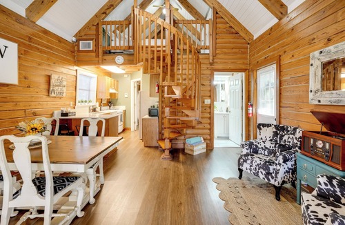 Taylor Creek Cabin | Lake Okeechobee Dockside Cabin w/Pool Access