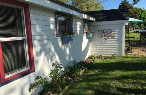 Kent Cottage | Lake Ontario - 1 Bedroom Between Rochester and Niagara Falls